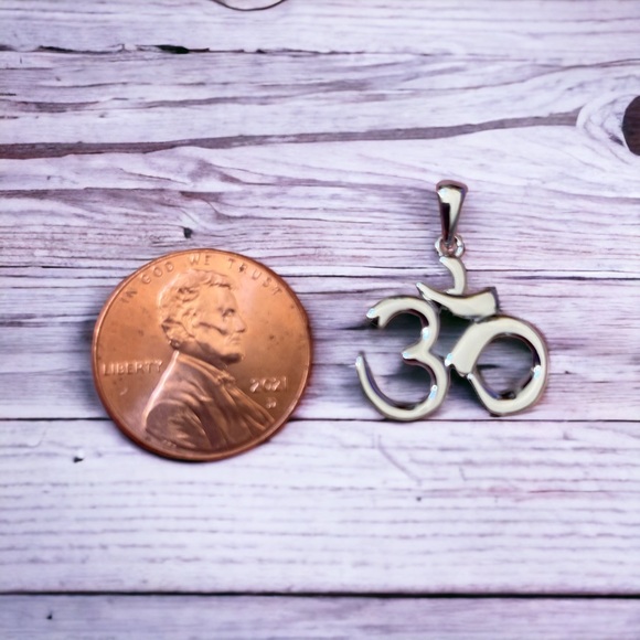 925 sterling silver yoga, Om symbol religious charm necklace pendant first sound - Picture 2 of 4